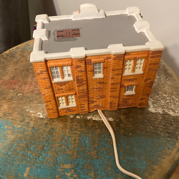 “Mayberry Courthouse” from the Welcome to Mayberry Collection - Picture 8 of 9